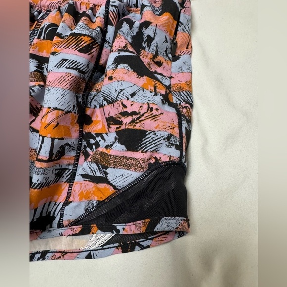 Lululemon Hotty Hot Short II *Long 4" - Picture 5 of 9